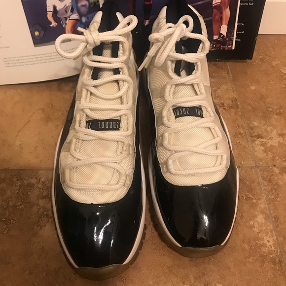 concord 11 yellow soles